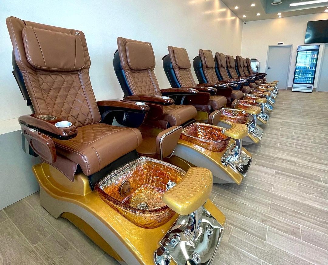 Q Nails Salon Pedicure Chairs